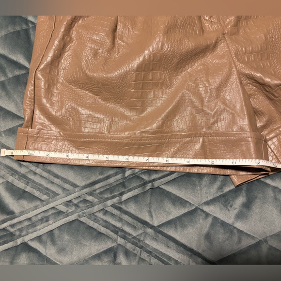 Dynamite Faux Crocodile Skin Short, Medium, Irish Cream Beige - Picture 9 of 10